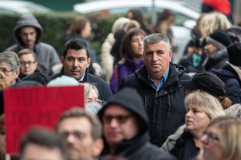 Zagreb: Prosvjed roditelja njegovatelja ispred Ministarstva za demografiju