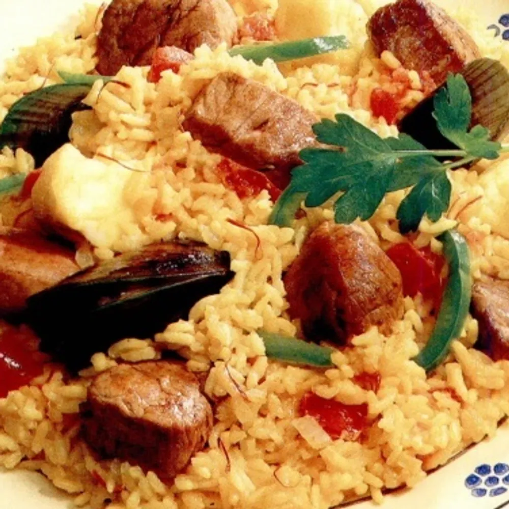 Paella od svinjetine i morskih plodova