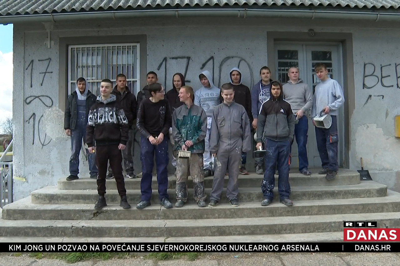Danas sa zanimljivog gradilišta u Čakovcu. Učenici i profesori obnavljaju želejzničku postaju, potpisao i HŽ - Net.hr
