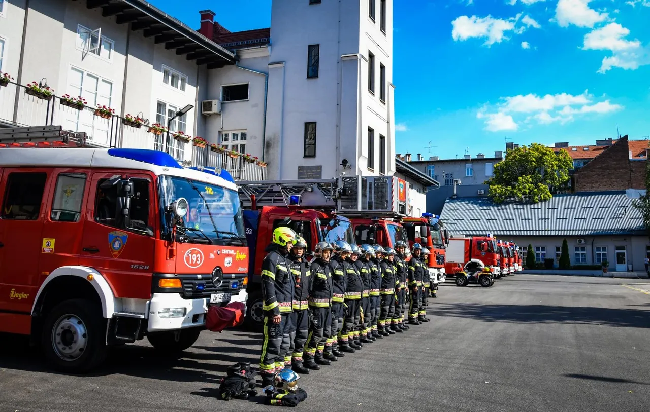 Vatrogasci odaju počast Ivanu Galekoviću