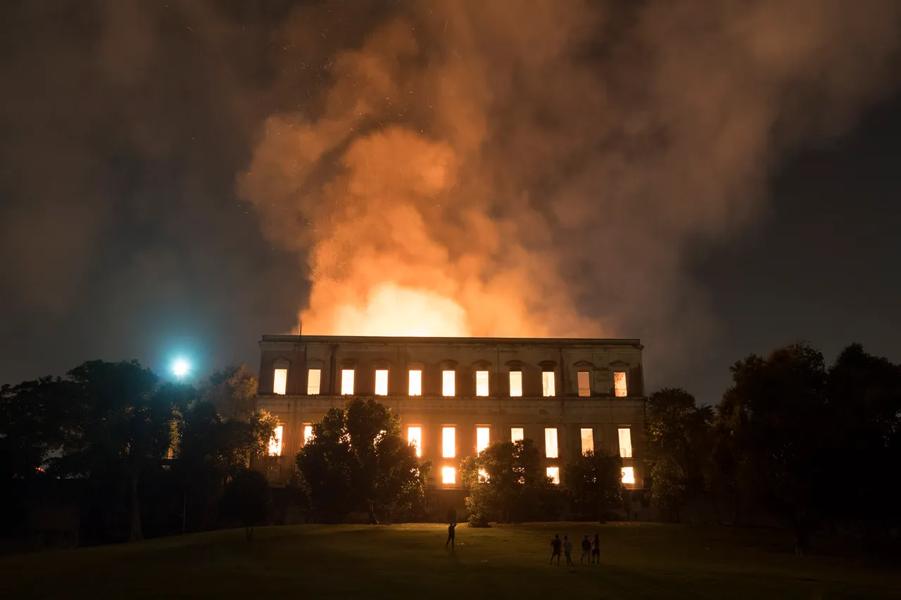Požar u Rio de Janeiru uništio Nacionalni muzej