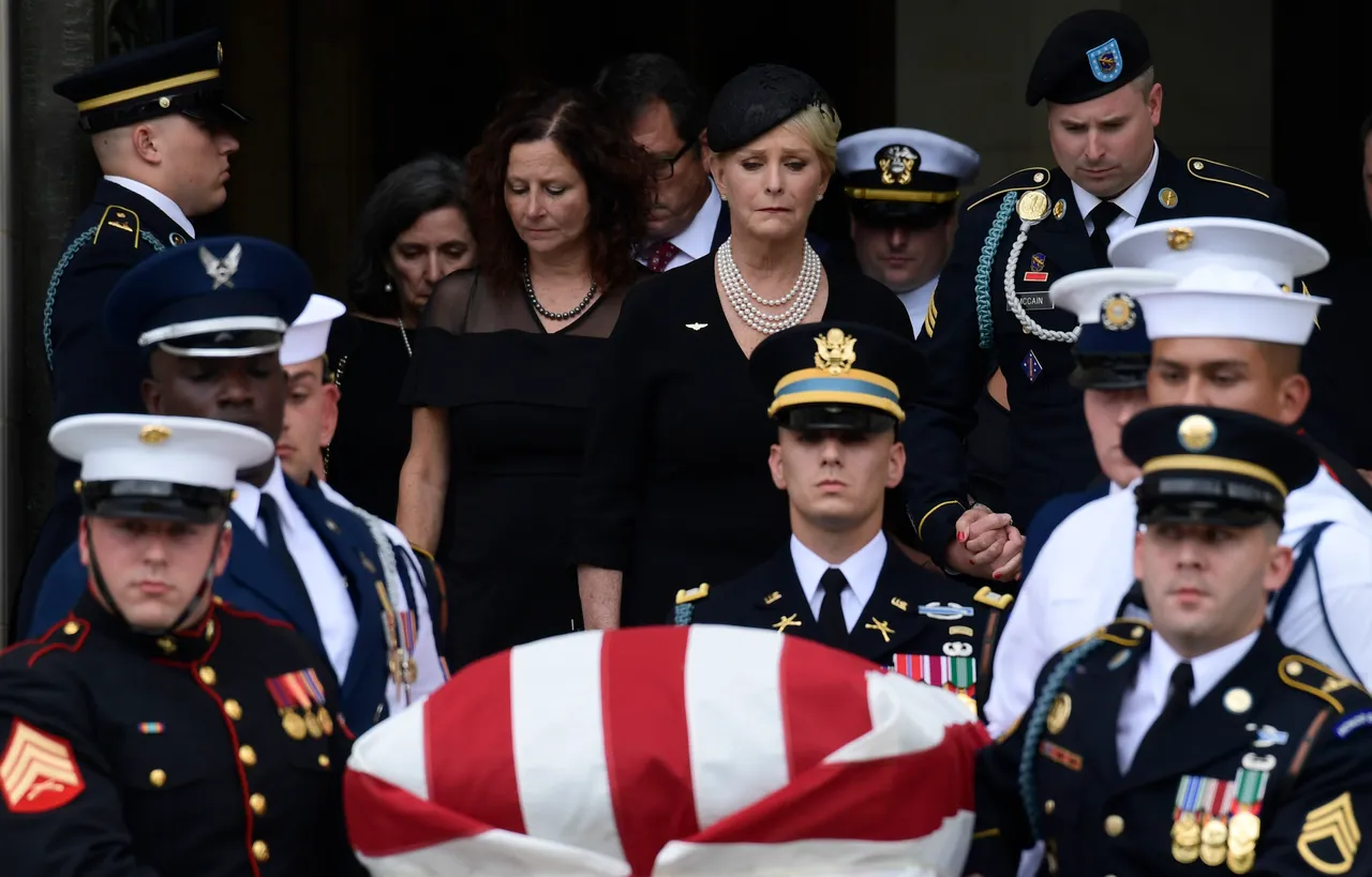 Na privatnoj ceremoniji pokopan John McCain