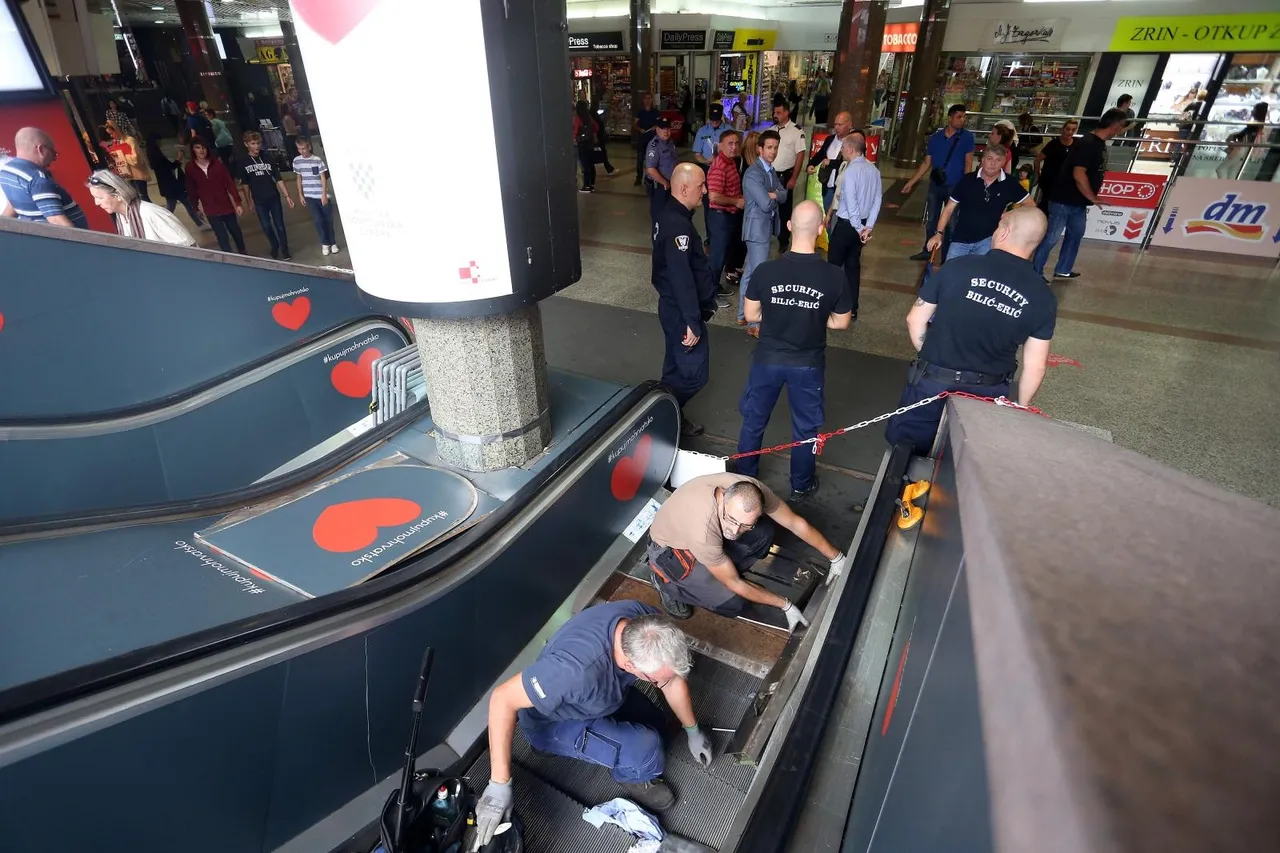 Radnici pokušavaju popraviti stepenice uz probleme sa zaštitarima