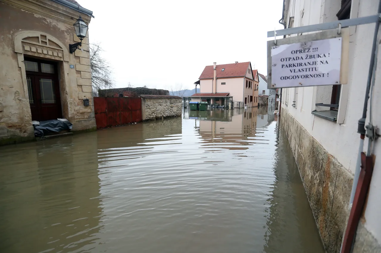 Hrvatska Kostajnica: Iako je vodostaj Une u opadanju, na snazi je još uvijek izvanredno stanje