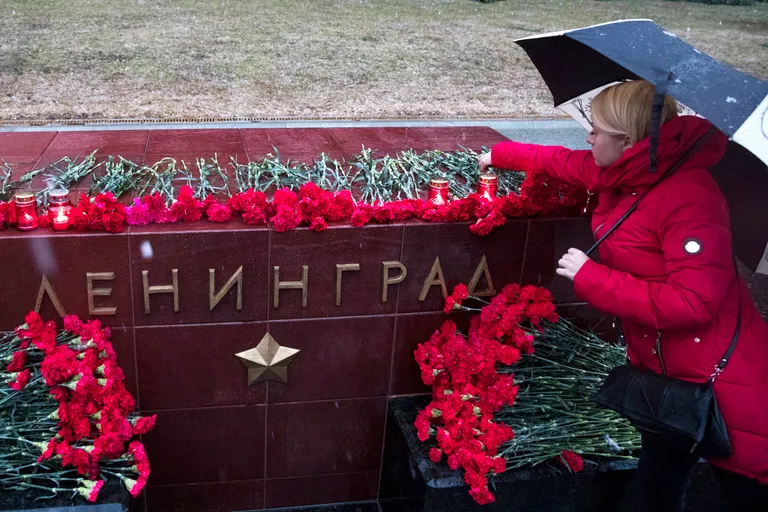 Tri dana žalosti: Putin zajedno s građanima položio cvijeće na mjestu napada