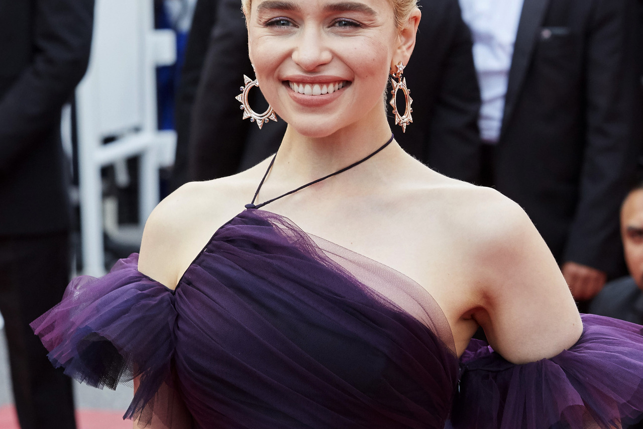 Majka zmajeva se zaljubila Emilia Clarke romantičnom fotkom objavila da ima novog dečka