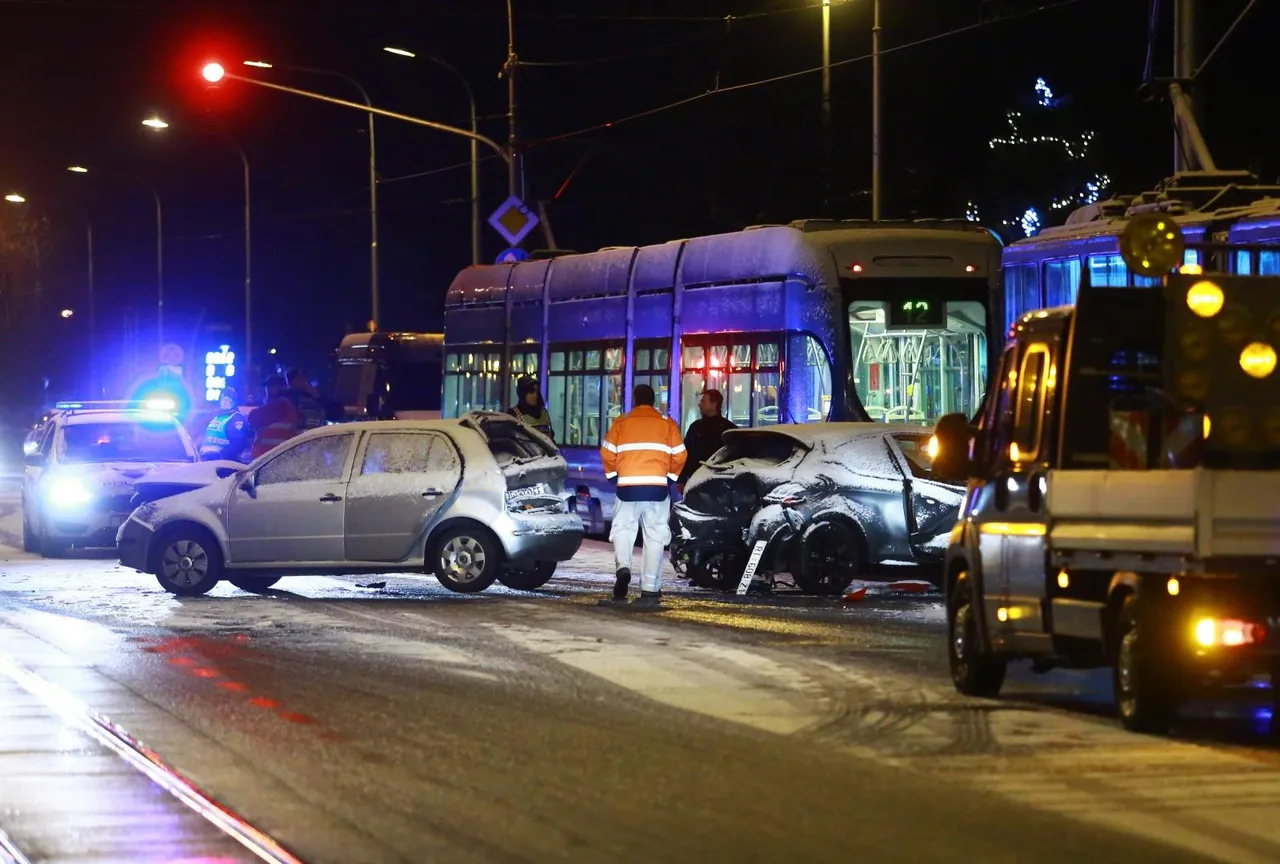 Sudarili se dva tramvaja i dva automobila kod Ravnica