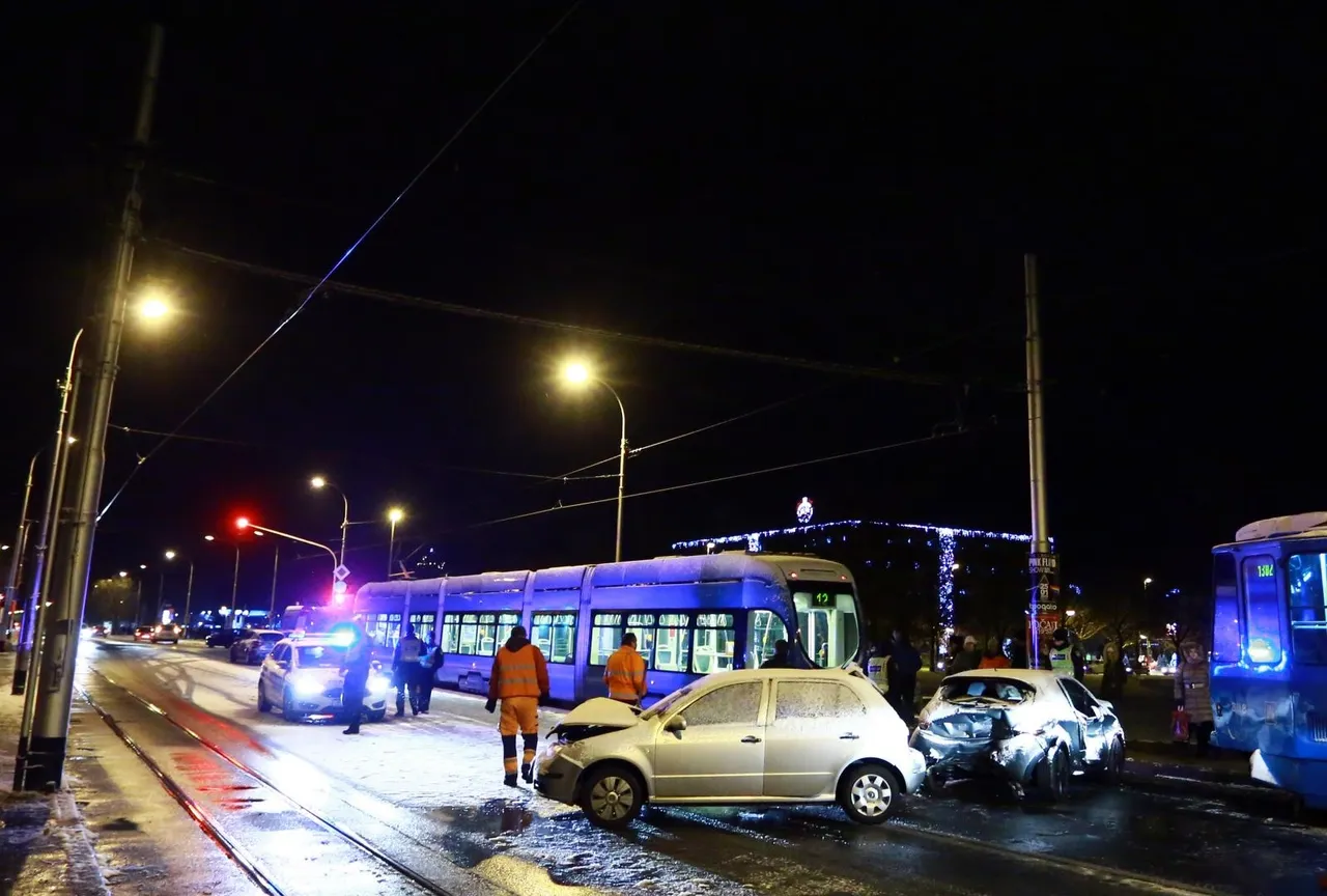 Sudarili se dva tramvaja i dva automobila kod Ravnica