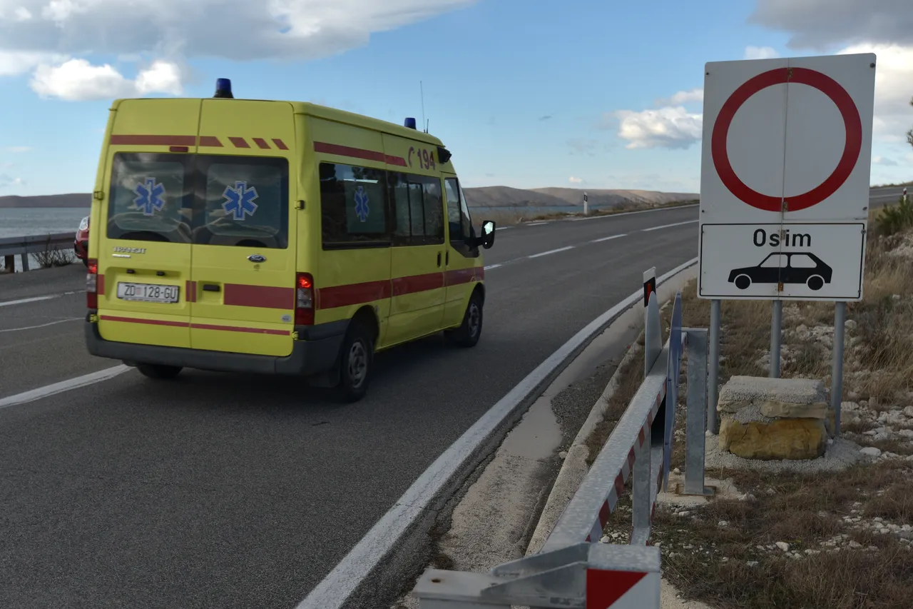 FOTO Jaka bura prevrnula kamion kod Paškog mosta