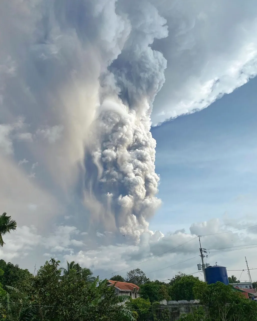 Apokaliptični prizori s Filipina: Vulkan počeo izbacivati lavu, počele evakuacije