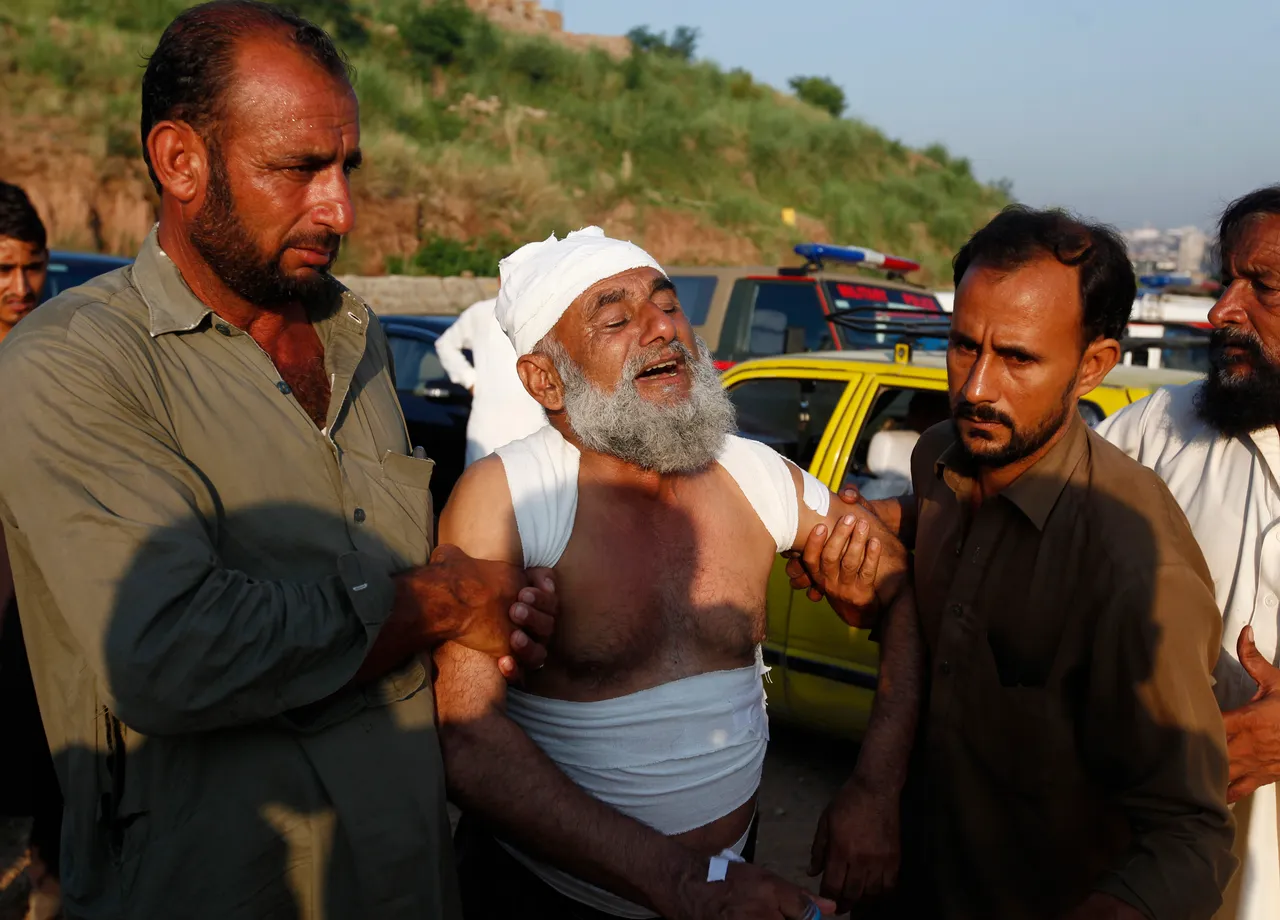 Vojni avion srušio se na grad u Pakistanu