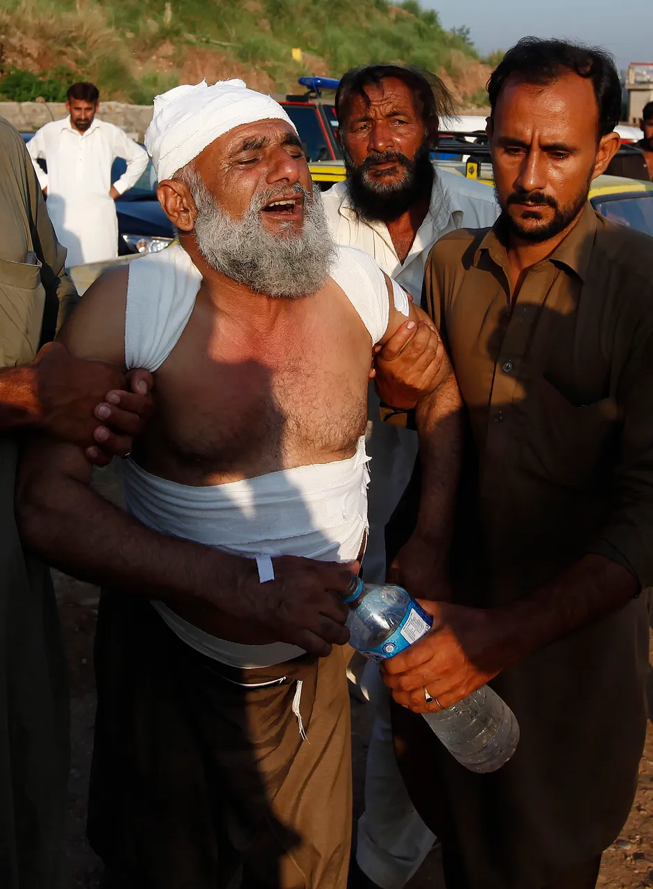 Vojni avion srušio se na grad u Pakistanu