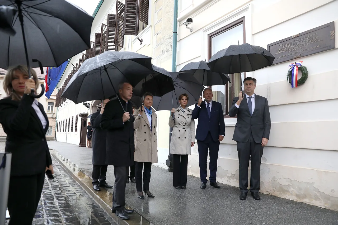 Plenković sa suradnicima položio vijenac povodom obljetnice raketiranja Banskih dvora