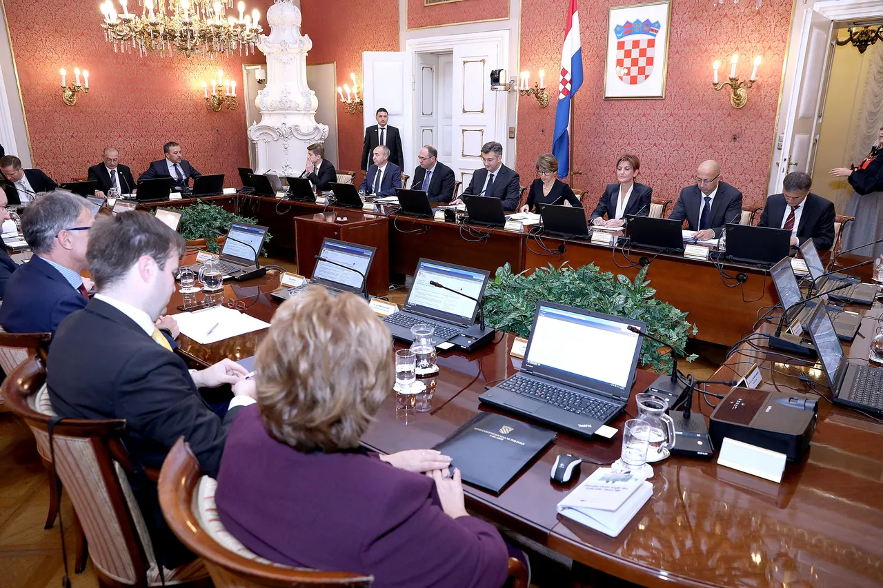 Prva sjednica Vlade RH Andreja Plenkovića 2016. godine