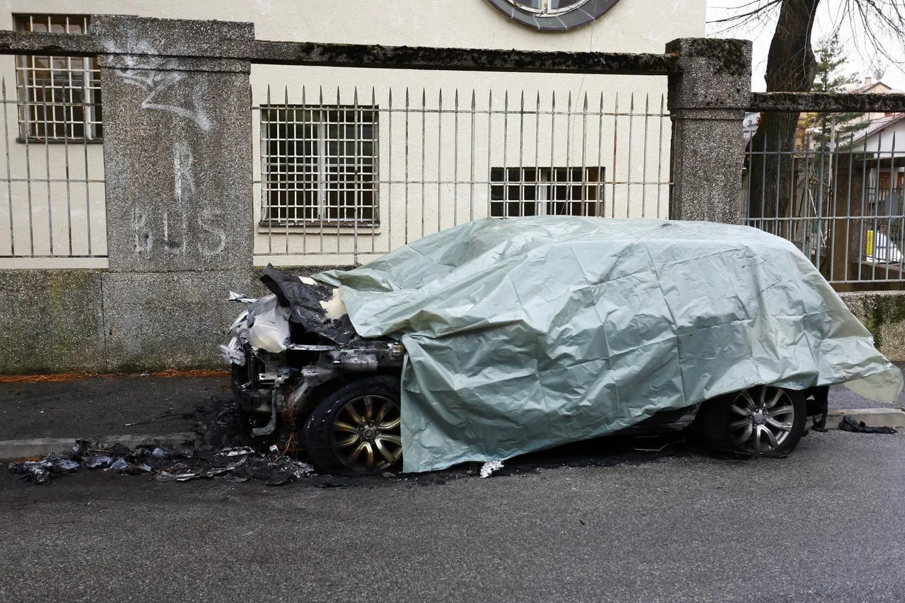 požar, land rover