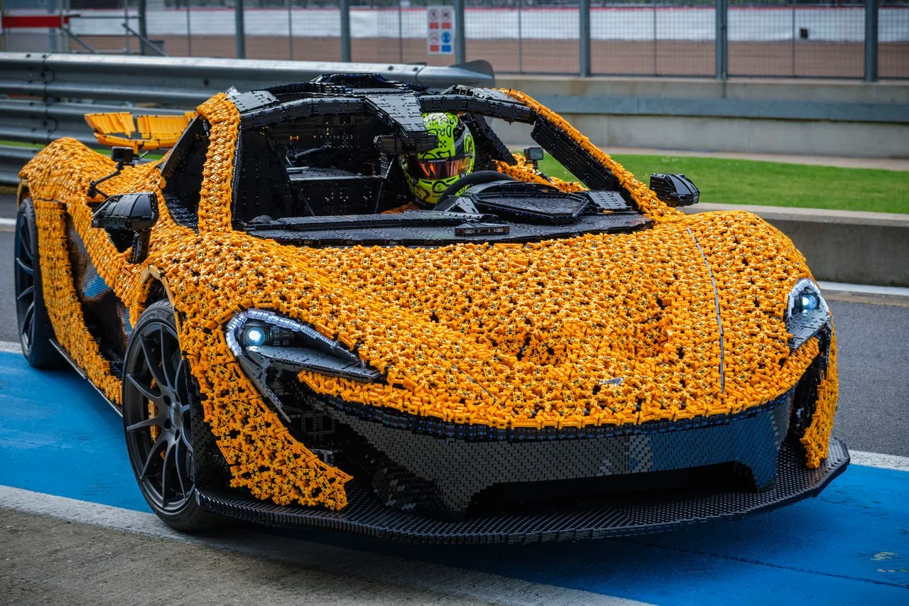 MC Laren sastavljen od LEGO kockica (2).jpg