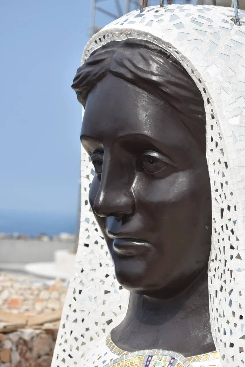 Doneseni i posljedni dijelovi velikoga kipa Gospe od Loreta, glava i kruna