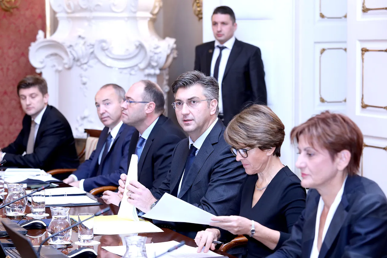 Prva sjednica Vlade RH Andreja Plenkovića 2016. godine