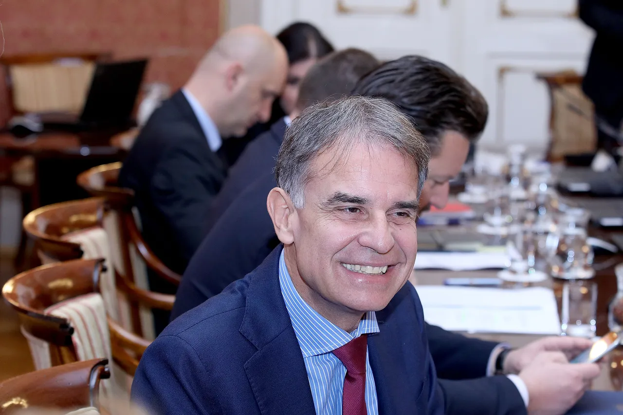 Prva sjednica Vlade RH Andreja Plenkovića 2016. godine