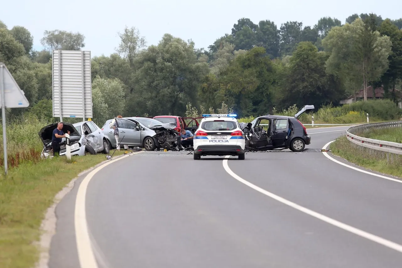 Teška prometna nesreća na staroj Zagorskoj cesti: Petero ozlijeđenih u sudaru četiri auta!