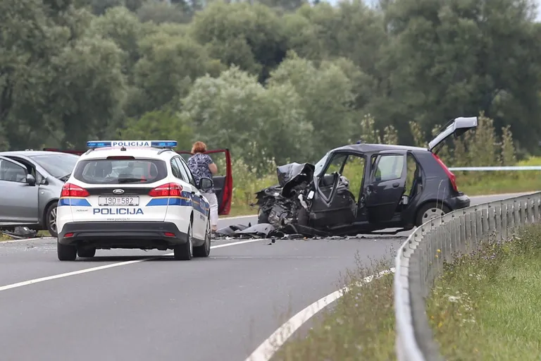 Teška prometna nesreća na staroj Zagorskoj cesti: Petero ozlijeđenih u sudaru četiri auta!