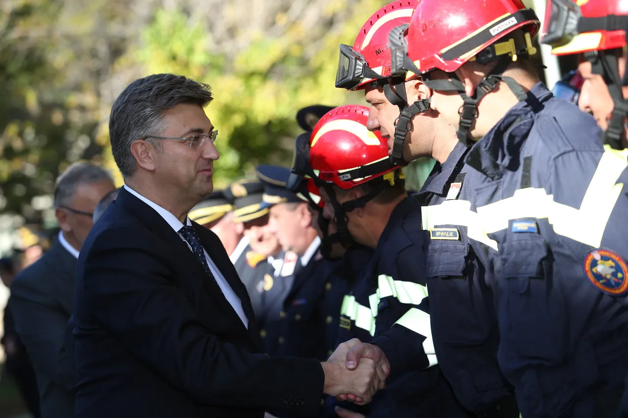 Andrej Plenković posjetio je Centar za koordinaciju, vođenje i gašenje požara na priobalju