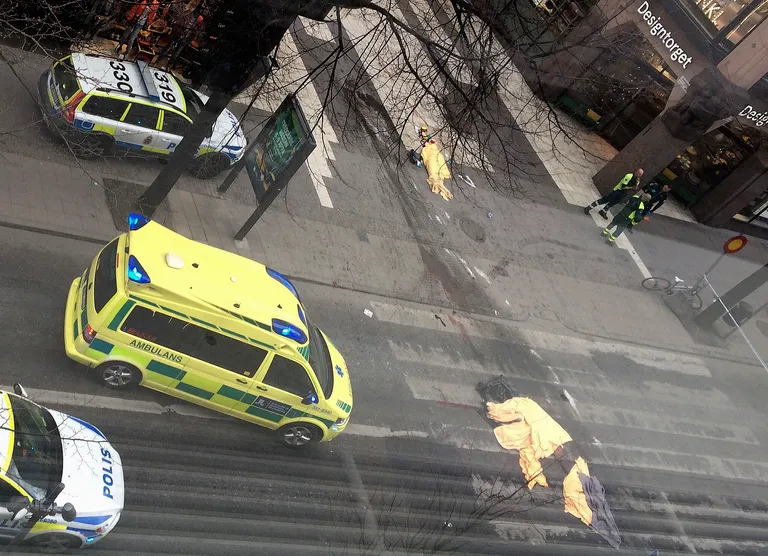 Horor u srcu Stockholma: kamionom se zabio među ljude, raste broj mrtvih