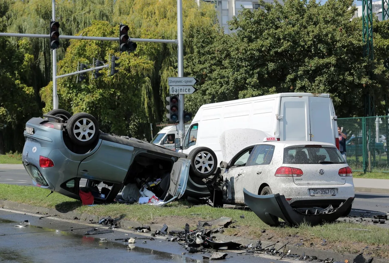 Frontalni sudar na Aleji Bologne, vozilo se zapalilo