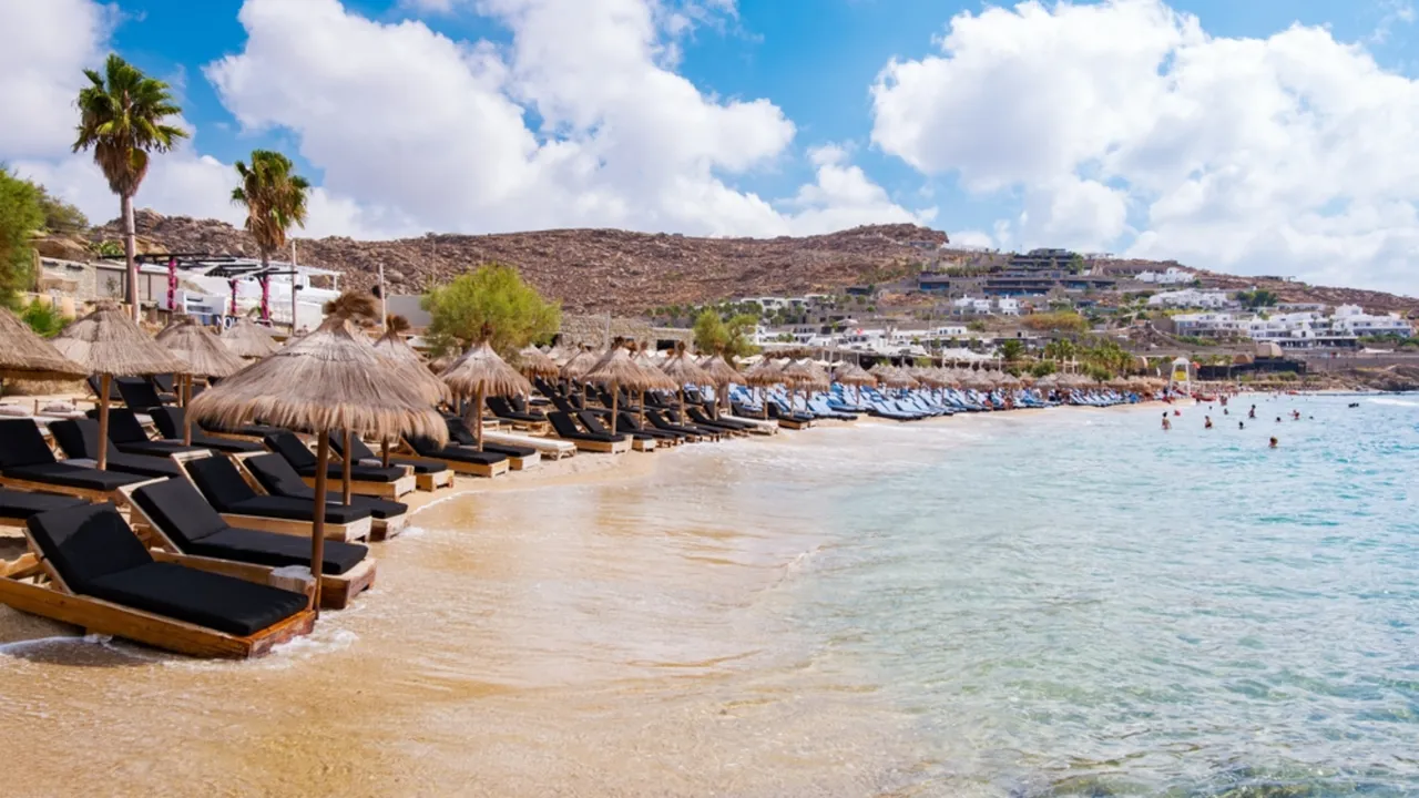 Paradise Beach, Mykonos, Grčka.jpg