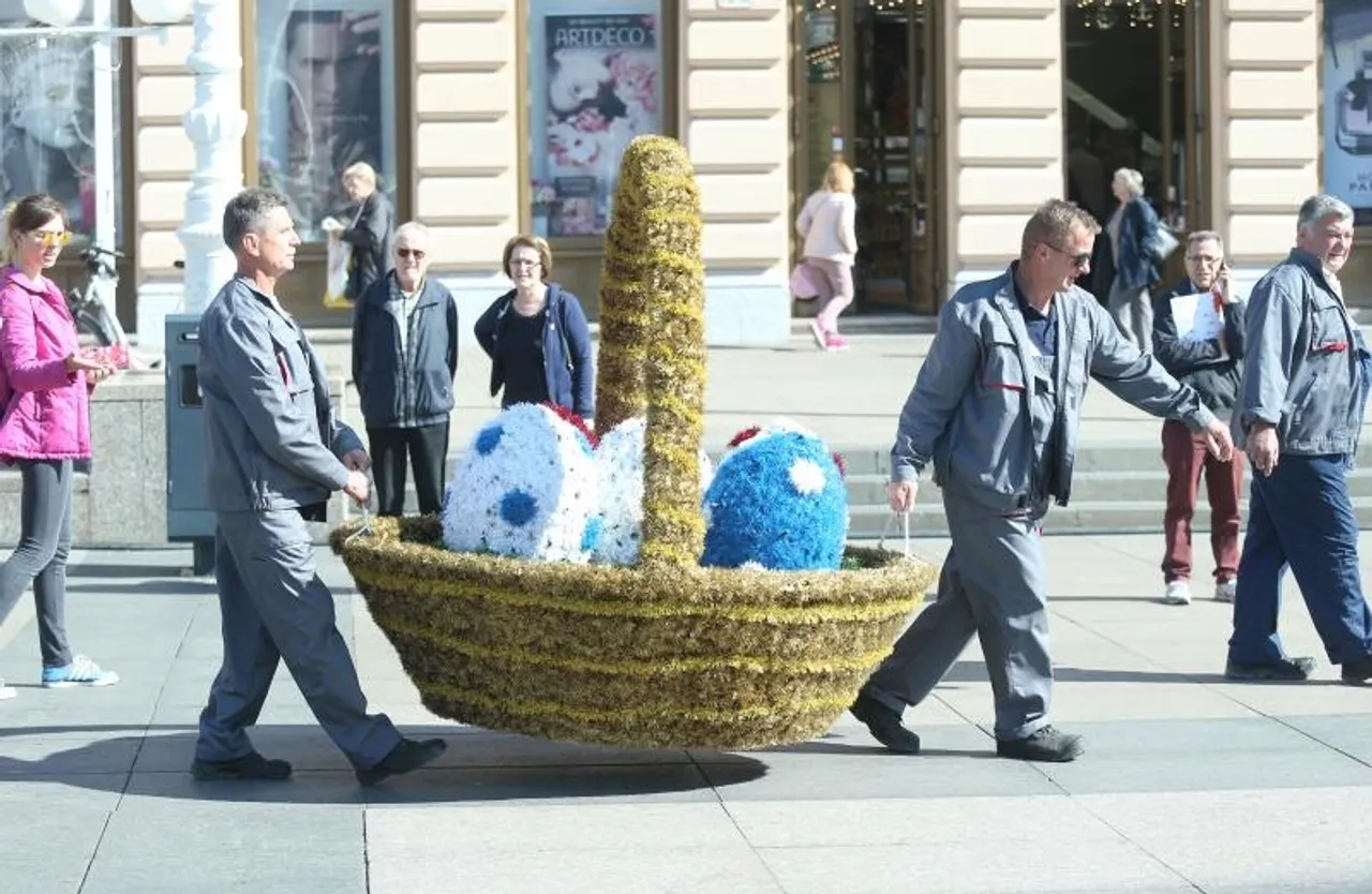 Građani oduševljeni uskršnjim dekoracijama postavljenim na Trgu bana Jelačića
