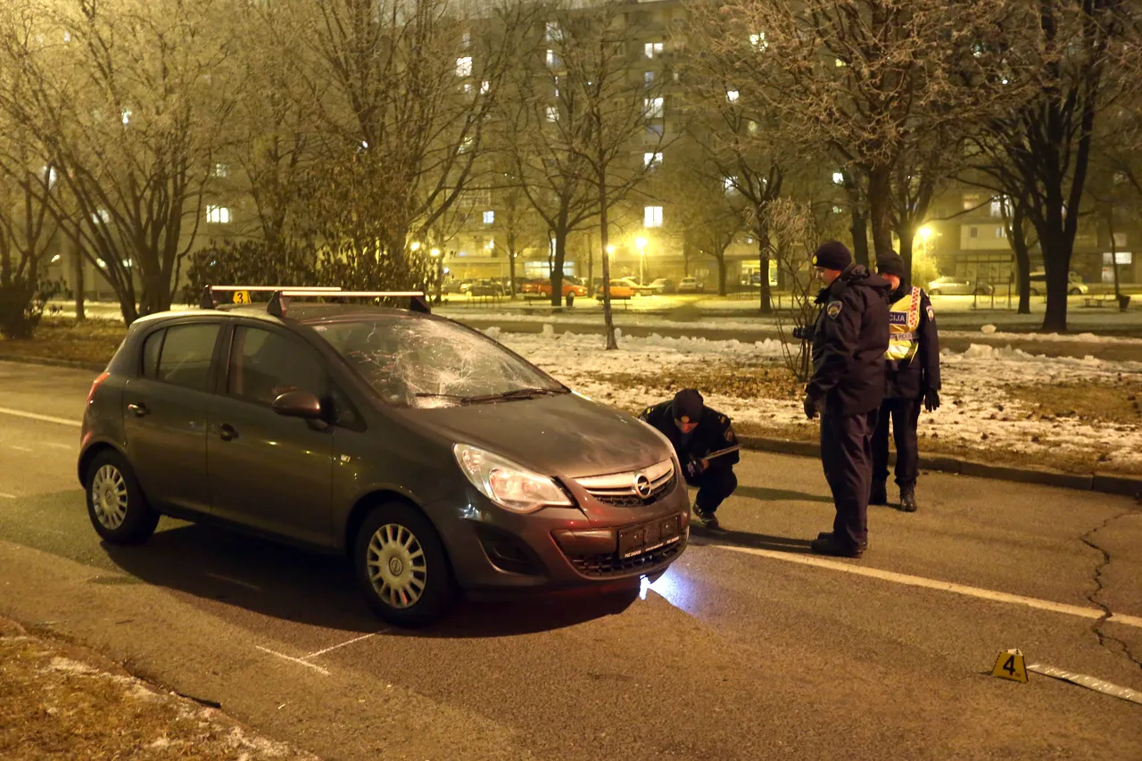 Tijekom obavljanja očevida na dvojicu policajaca naletio je automobil
