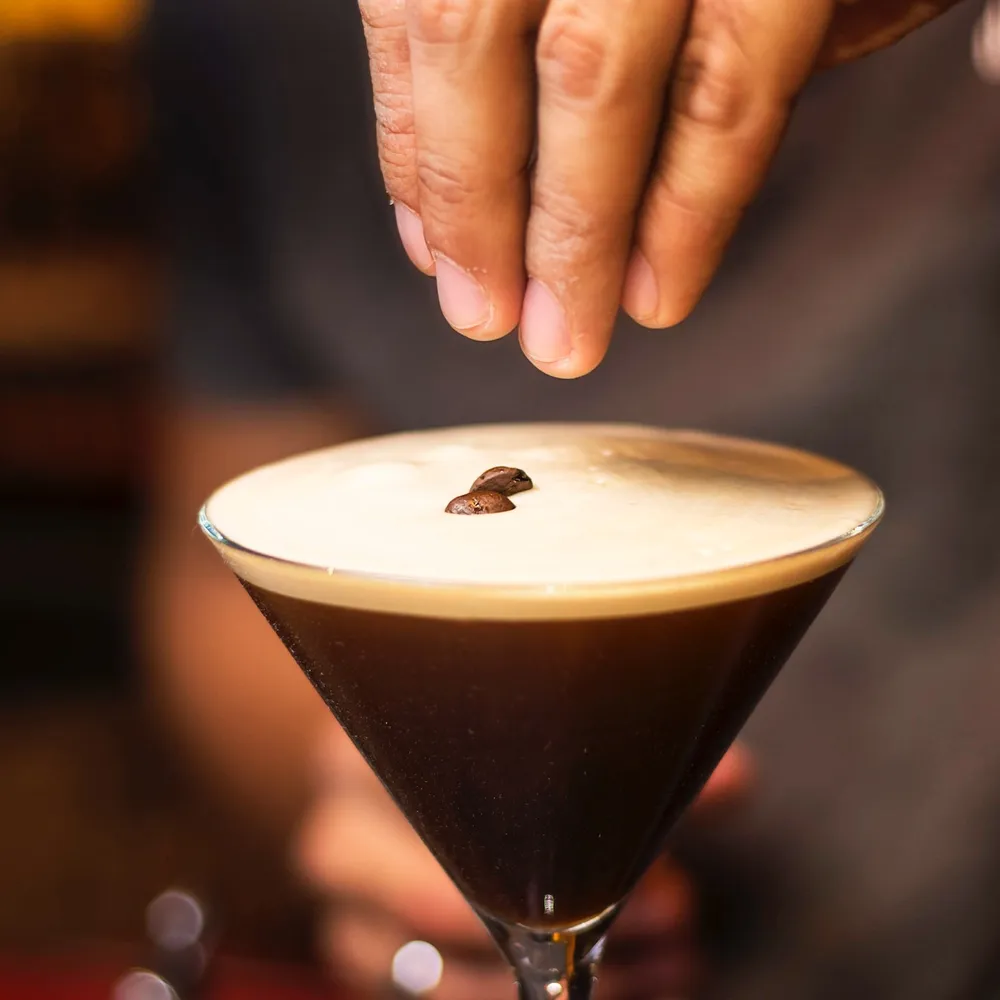 Espresso Martini  - osvježavajući koktel od kave idealan za ljetna druženja