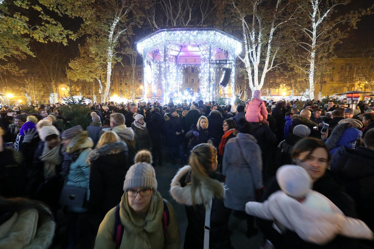 POČELA JE ZAGREBAČKA BOŽIĆNA ČAROLIJA: Advent Svečano Otvoren Paljenjem ...