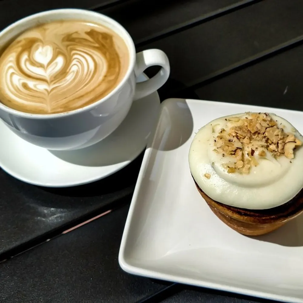 Cinnamon Roll Latte: Fantastičan recept za omiljenu jesensku kavu 