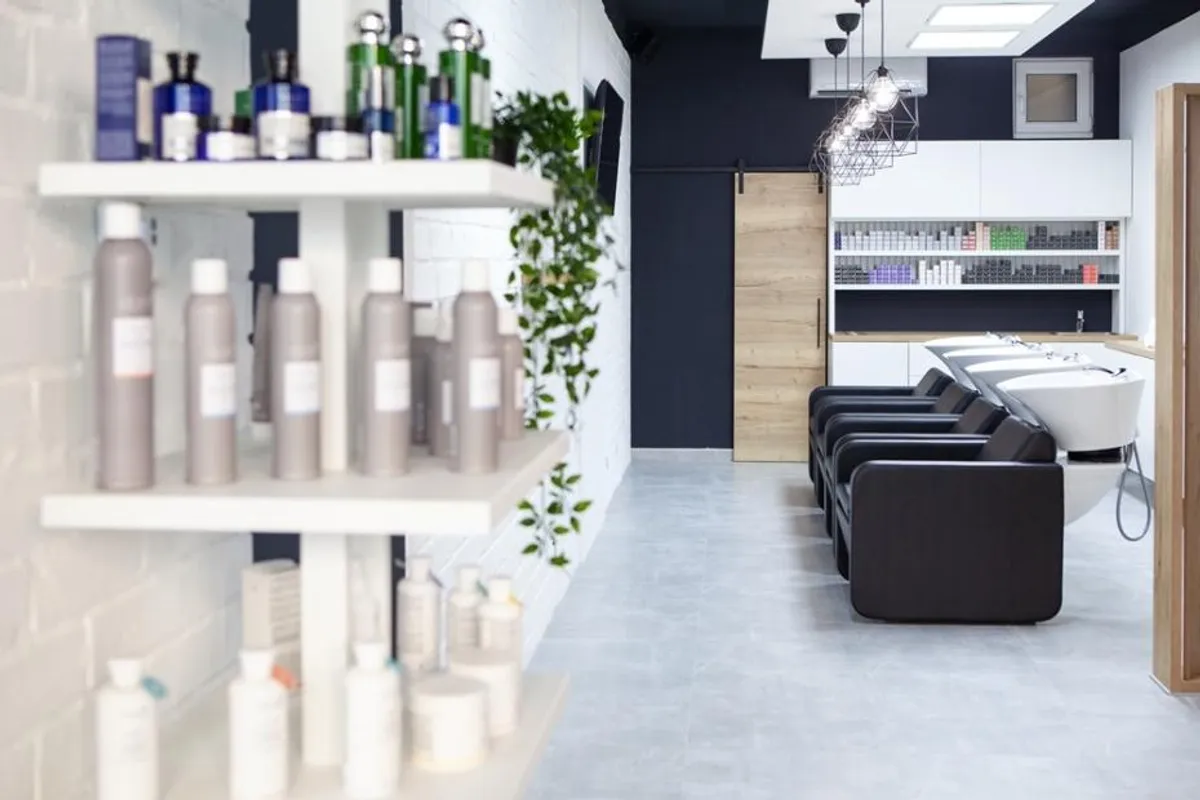 Salon u koji ćete se zaljubiti idealan je spoj industrijskog i modernog designa