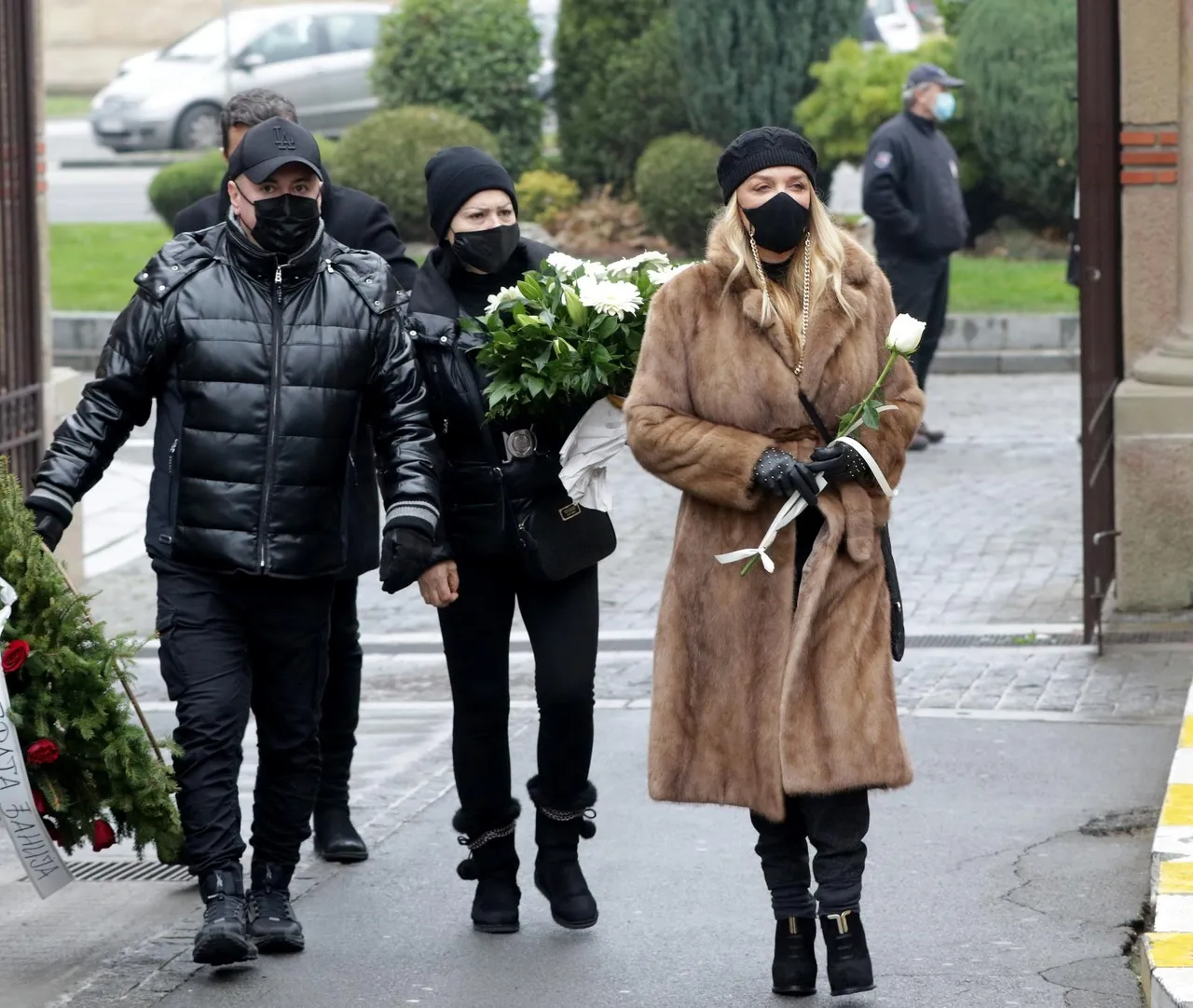 Funeral of singer Dzej Ramadanovski in the Alley of merited citizens at the New cemetery. Sahrana pevaca Dzeja Ramadanovskog u Aleji zasluznih gradjana na Novom groblju.