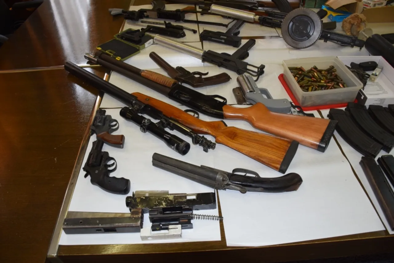 Velika zapljena: Policija pronašla veliku količinu oružja i 6.125 komada raznog streljiva