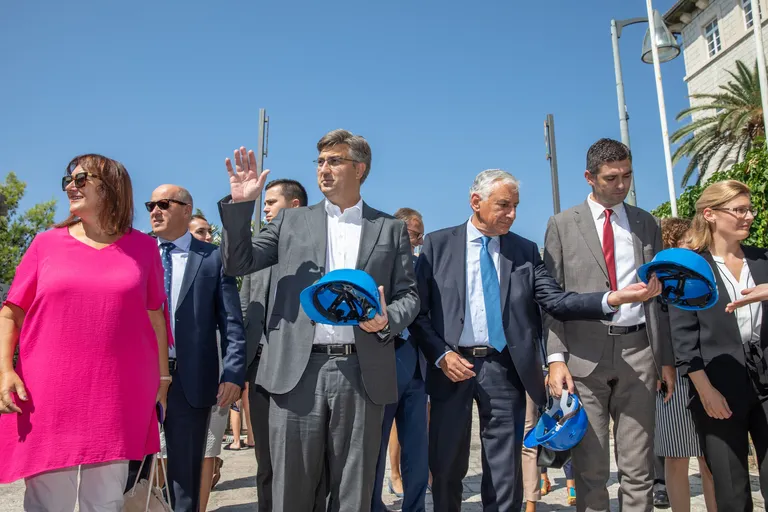 Premijer Plenković obišao radove na projektu Lazareti - kreativna četvrt Dubrovnika