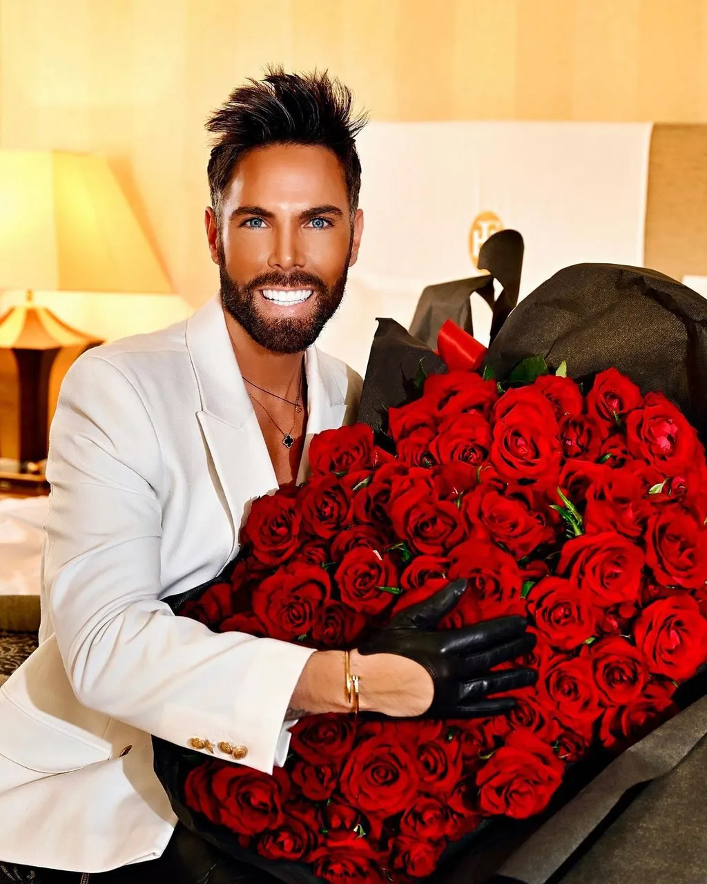 Marko Grubnić zauzeo pozu na krevetu, a od dečka za Valentinovo dobio ...