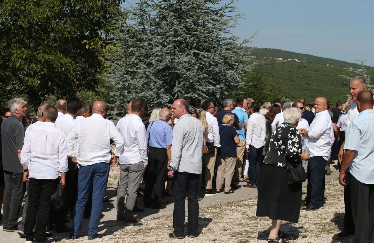 Sprovod majke Milana Bandića