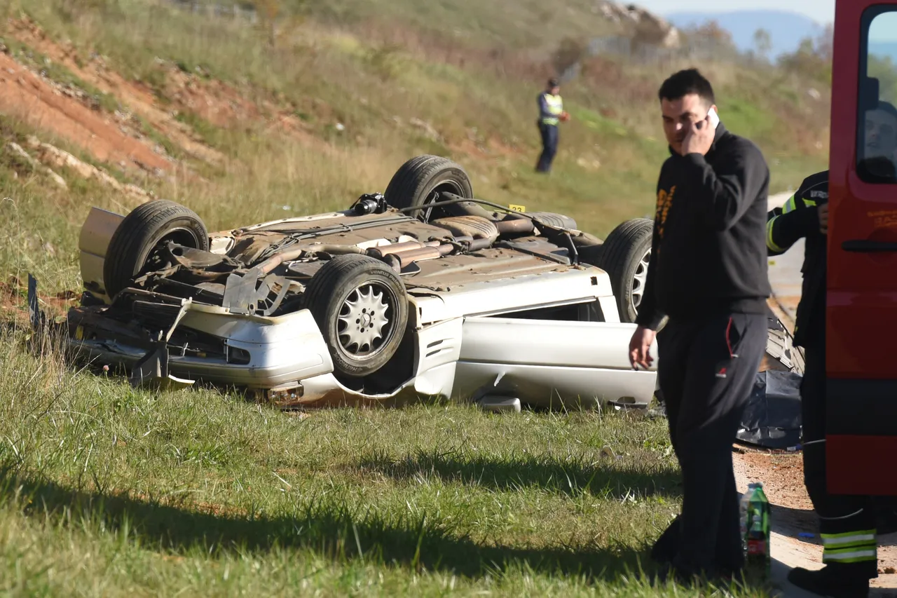 Stravična nesreća na autocesti A1: Dvojica poginula u slijetanju mercedesa između odmorišta Jadovo i Zir