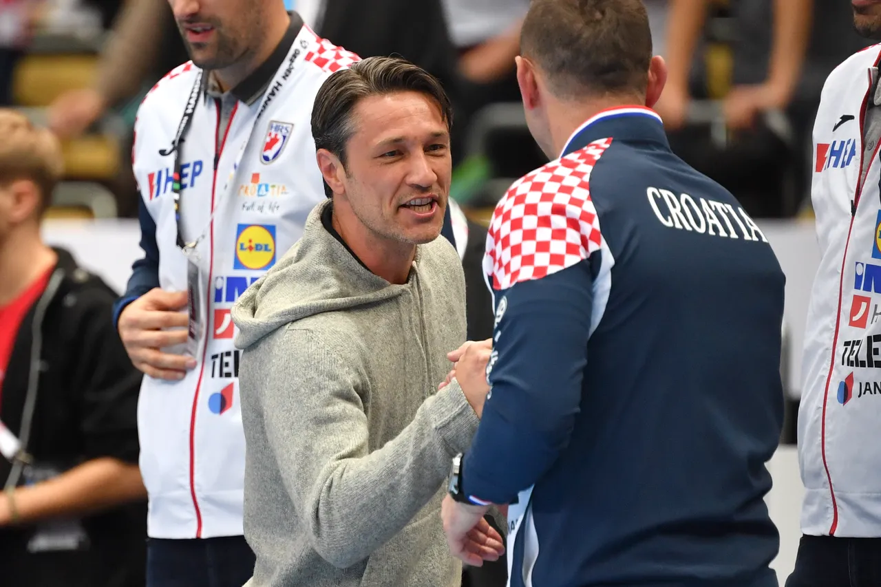 Navijao iz prvih redova: Niko Kovač na parketu izgrlio borbene Kauboje!