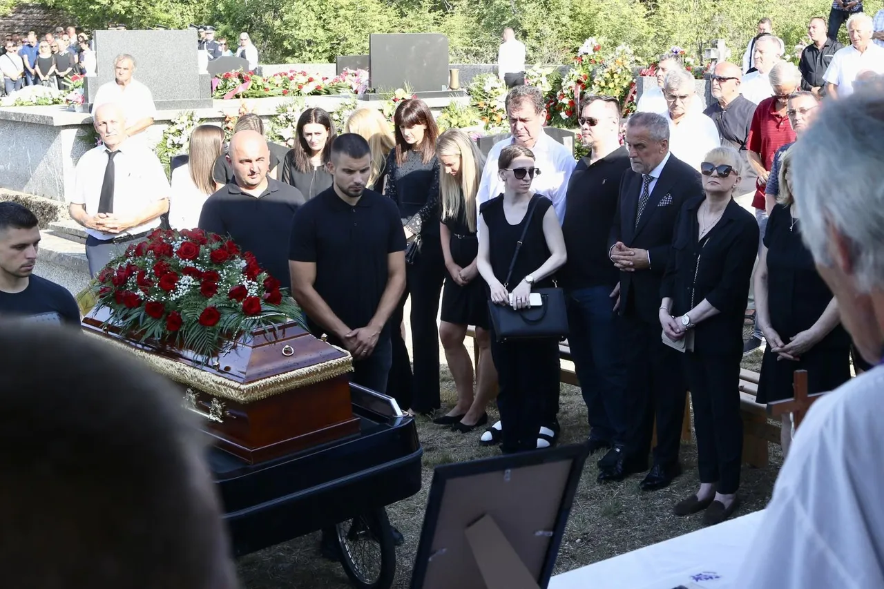 Sprovod majke Milana Bandića
