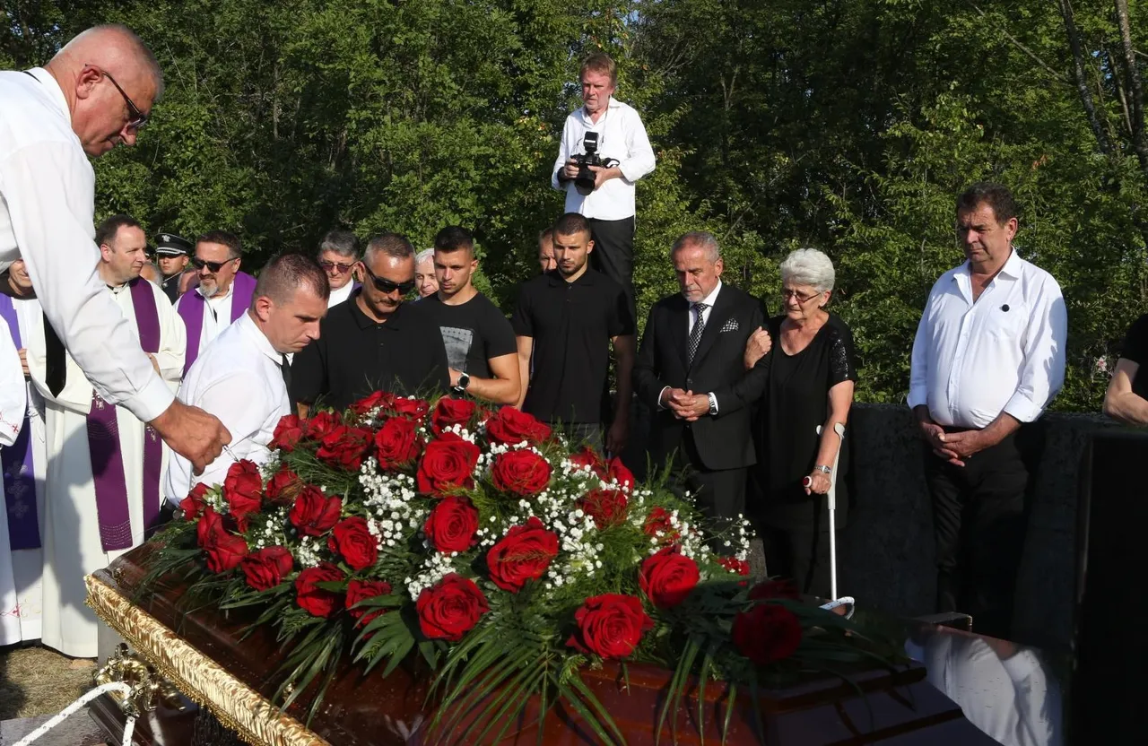 Sprovod majke Milana Bandića