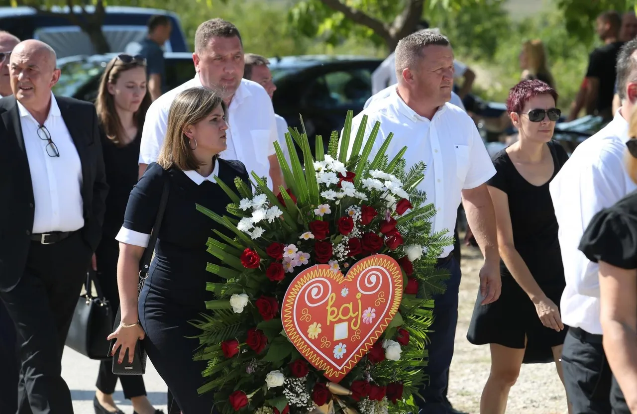 Sprovod majke Milana Bandića