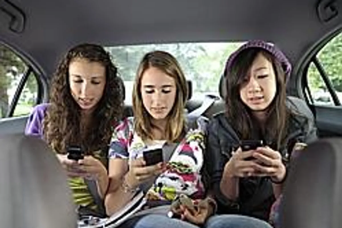 Tinejdžeri i pretjerano SMS-anje - postavite im limite!