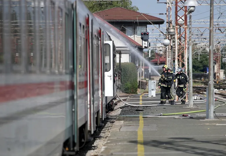 Ovako je izgledala akcija gašenja požara: Zapalio se putnički vagon na Glavnom kolodvoru u Zagrebu