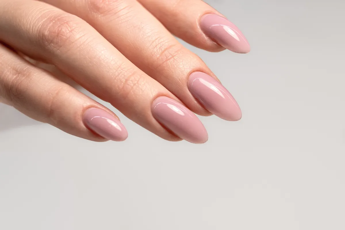 almond nails