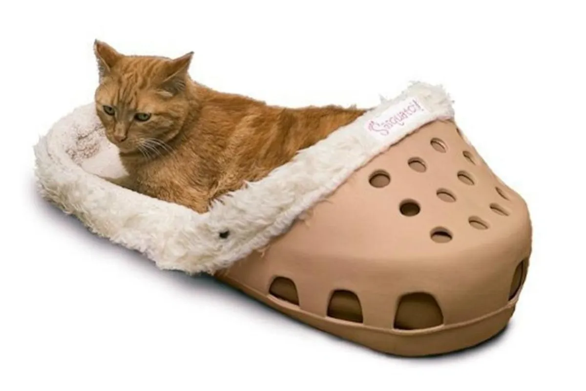 Krevetić za psa ili mačku koji izgleda kao divovska Crocsica? Prodano!