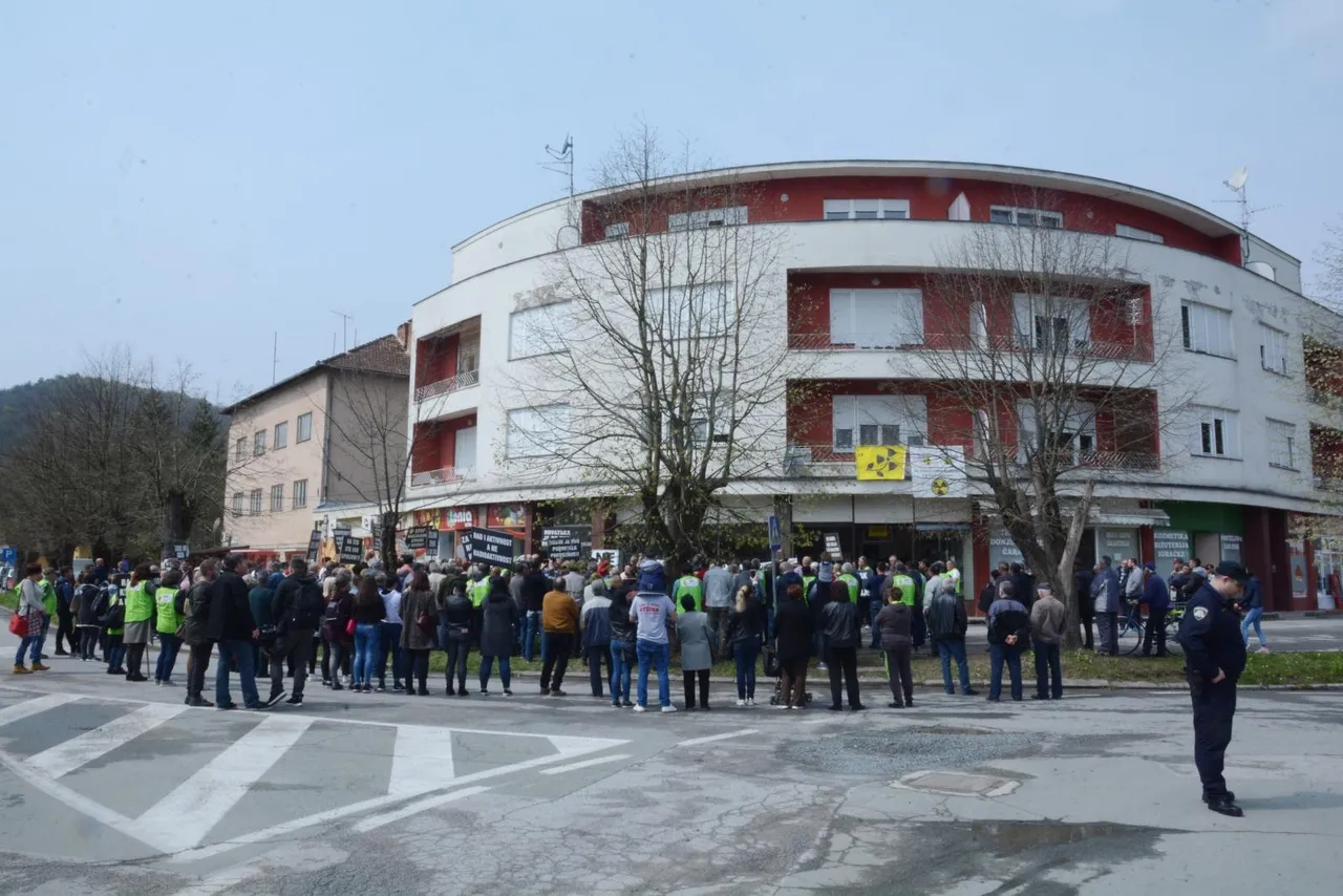 Prosvjedovali uz parole 'Želimo zrak, a ne rak', 'Razvijamo kontinentalni, a ne nuklearni turizam'